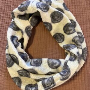 Madison 88 New York City Snood